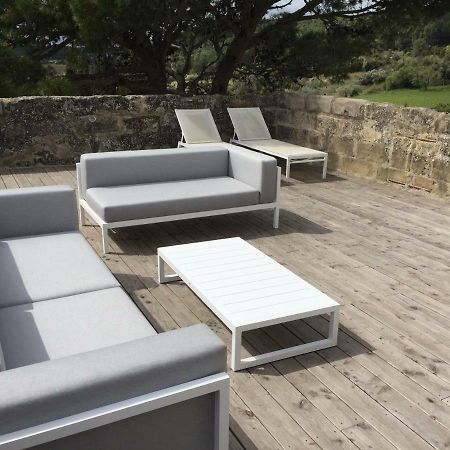 Tour Sarrazine De Montaren Bed & Breakfast Bagian luar foto