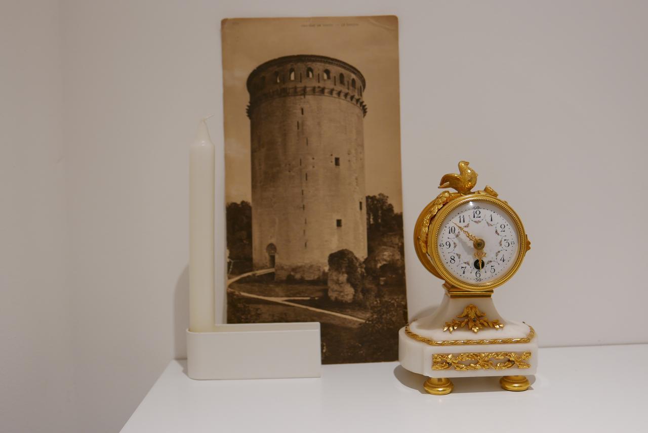 Tour Sarrazine De Montaren Bed & Breakfast Bagian luar foto