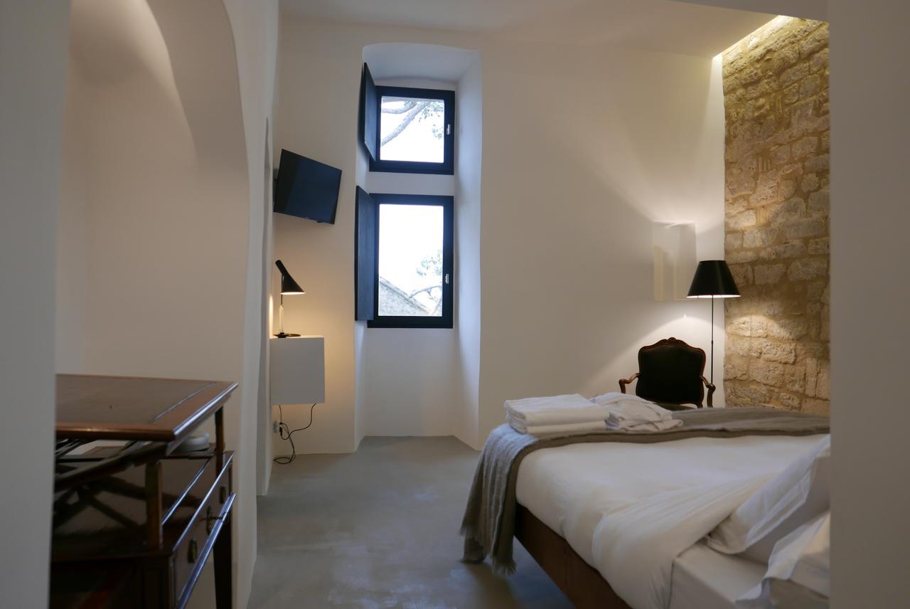 Tour Sarrazine De Montaren Bed & Breakfast Bagian luar foto