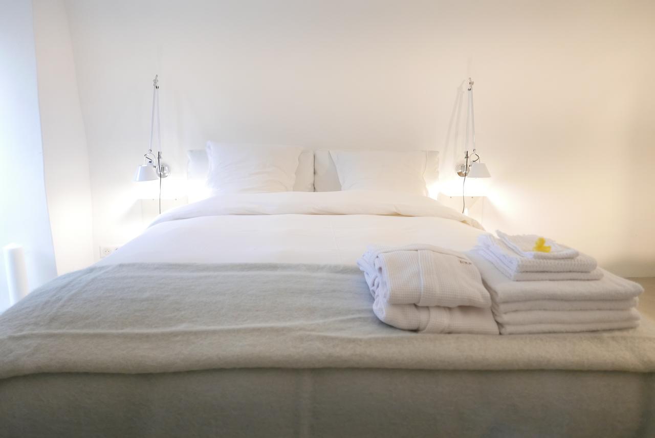 Tour Sarrazine De Montaren Bed & Breakfast Bagian luar foto