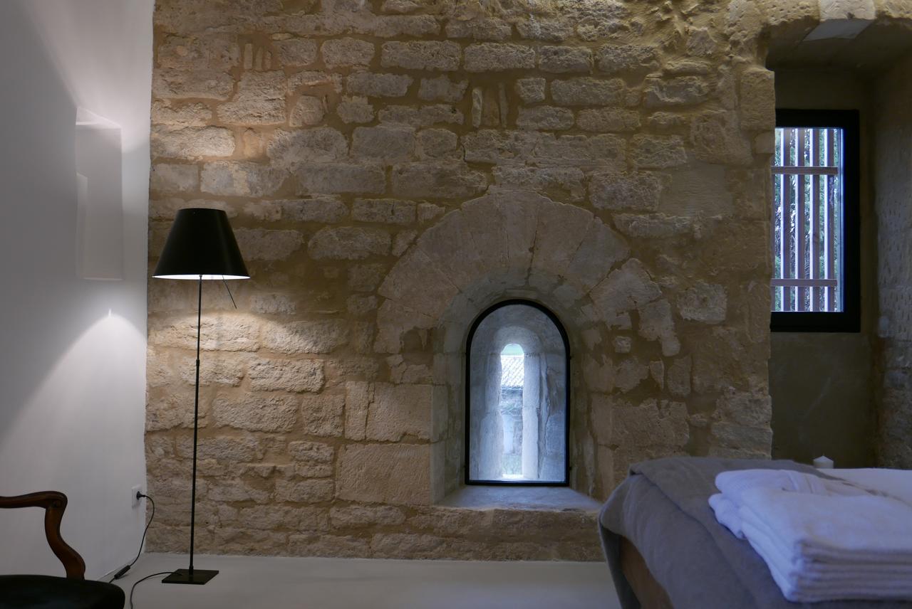 Tour Sarrazine De Montaren Bed & Breakfast Bagian luar foto