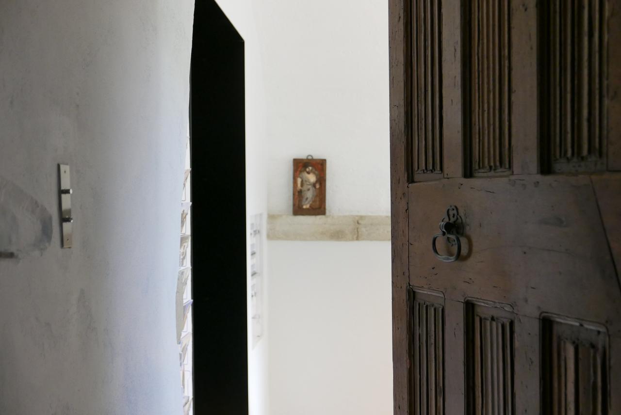 Tour Sarrazine De Montaren Bed & Breakfast Bagian luar foto