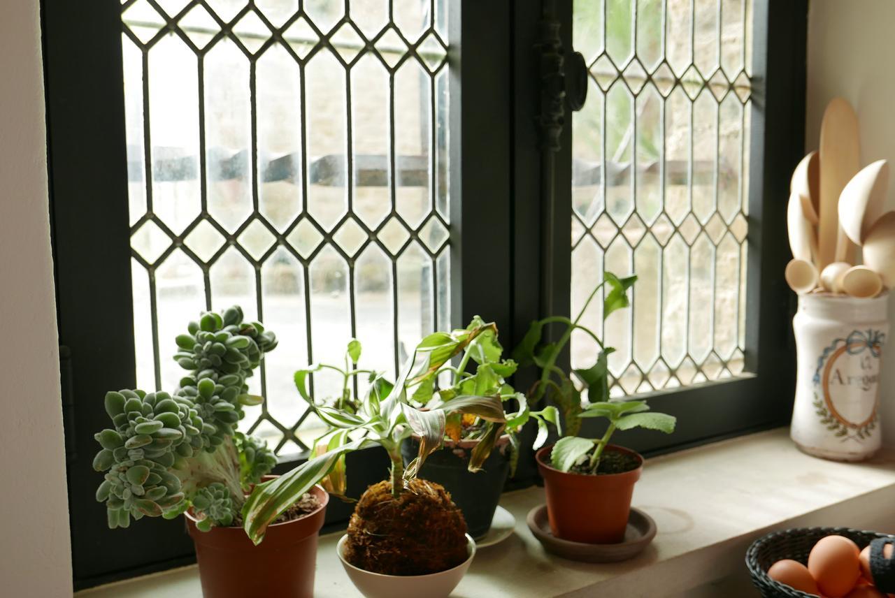 Tour Sarrazine De Montaren Bed & Breakfast Bagian luar foto