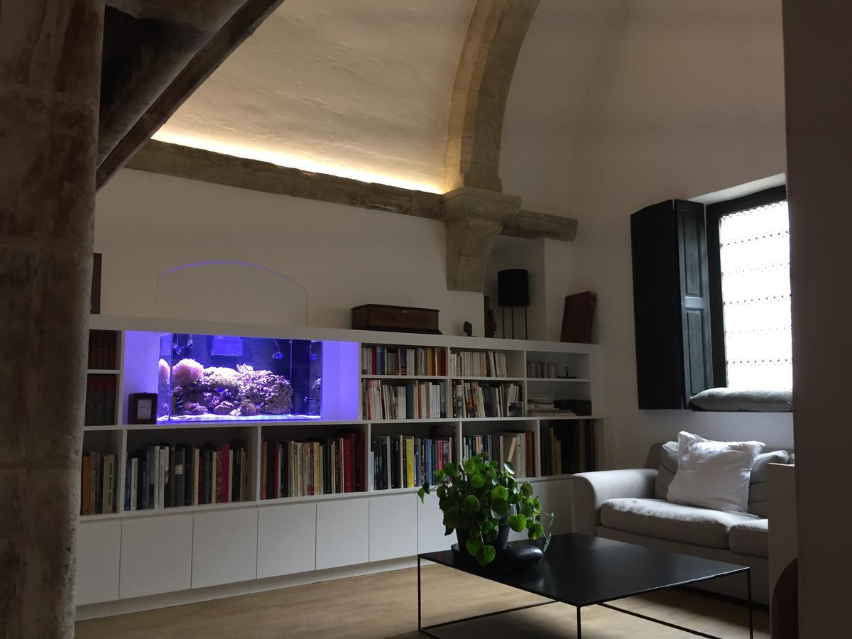 Tour Sarrazine De Montaren Bed & Breakfast Bagian luar foto