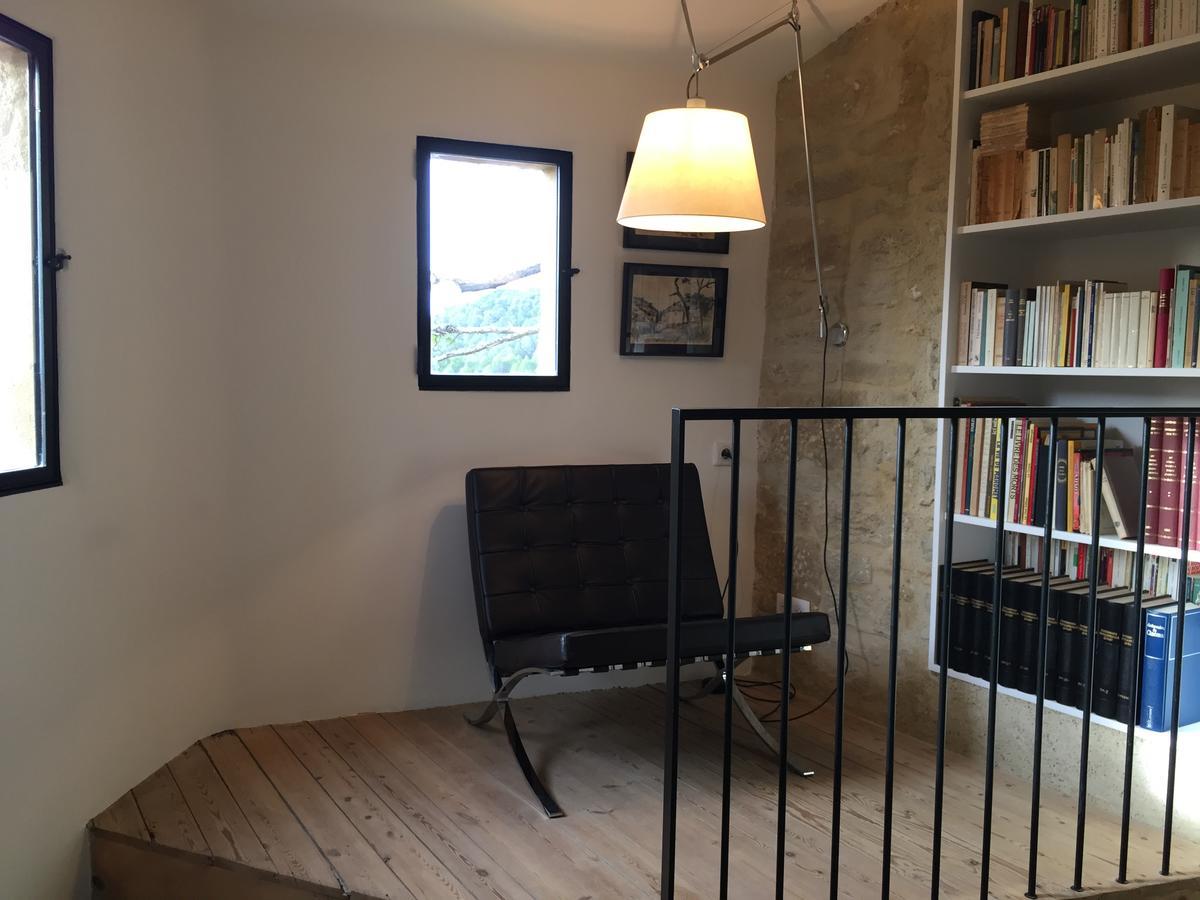 Tour Sarrazine De Montaren Bed & Breakfast Bagian luar foto