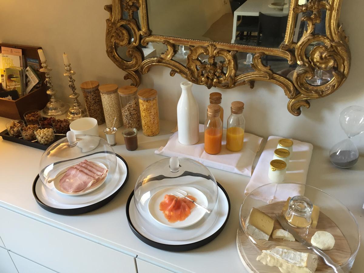 Tour Sarrazine De Montaren Bed & Breakfast Bagian luar foto