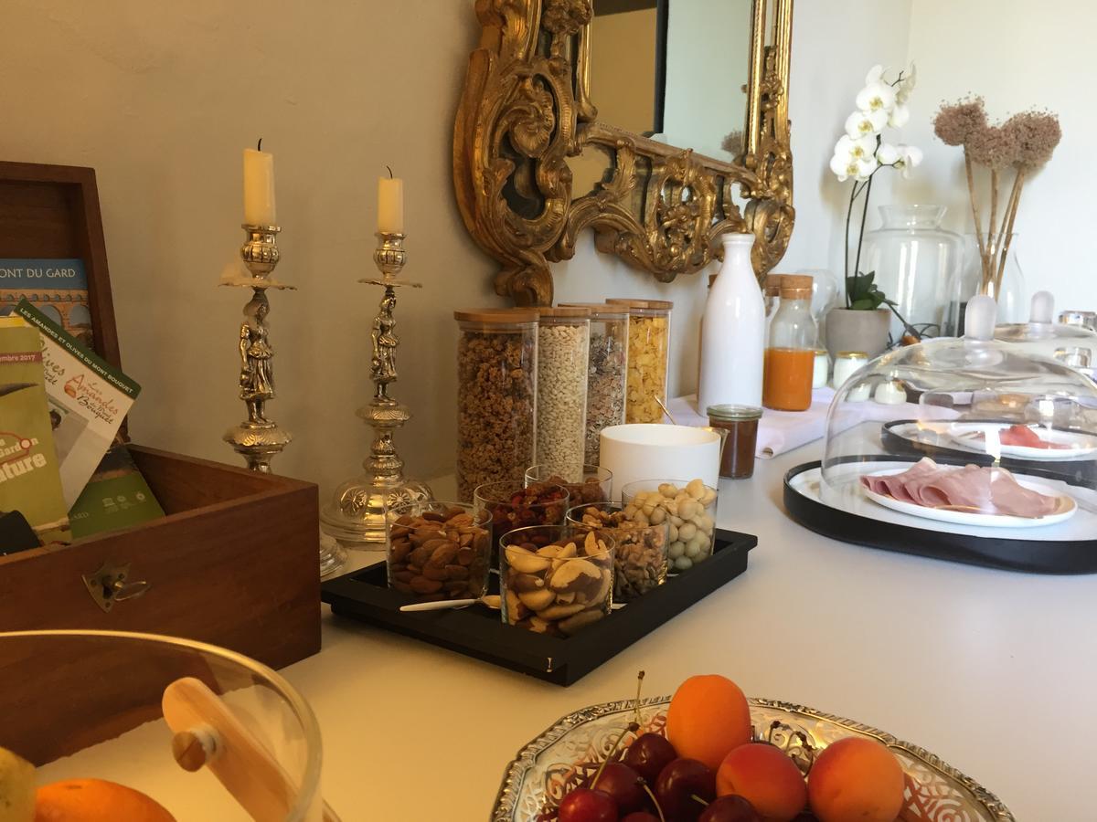 Tour Sarrazine De Montaren Bed & Breakfast Bagian luar foto