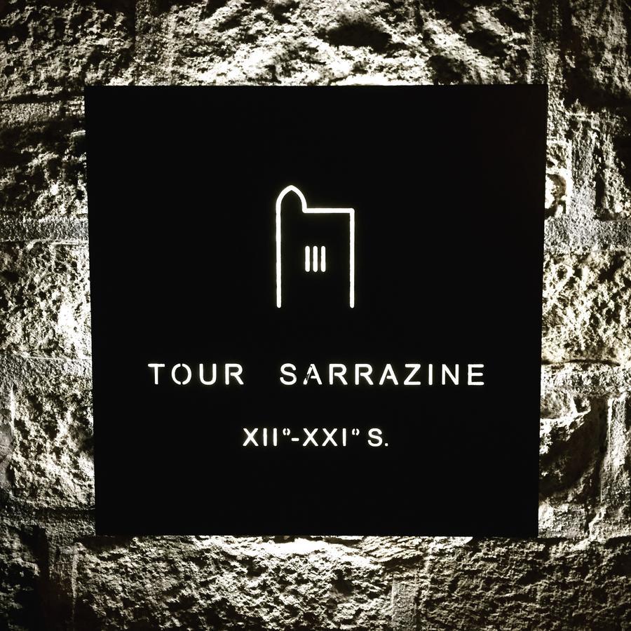 Tour Sarrazine De Montaren Bed & Breakfast Bagian luar foto