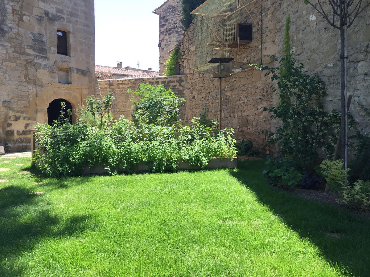 Tour Sarrazine De Montaren Bed & Breakfast Bagian luar foto