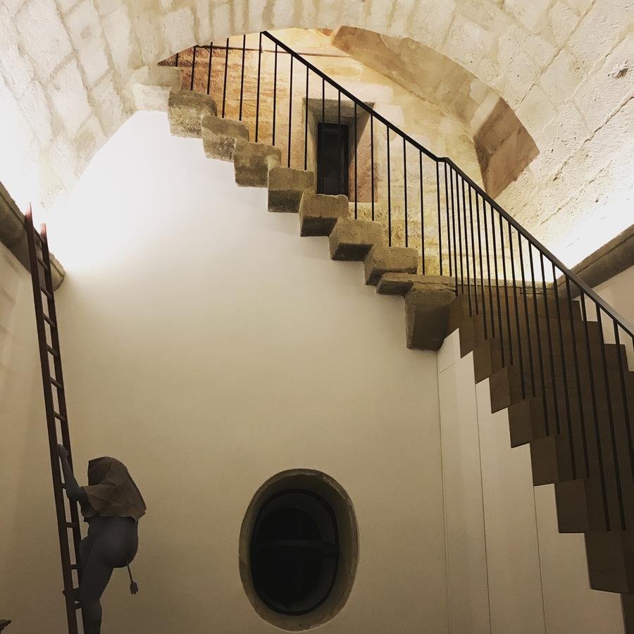 Tour Sarrazine De Montaren Bed & Breakfast Bagian luar foto
