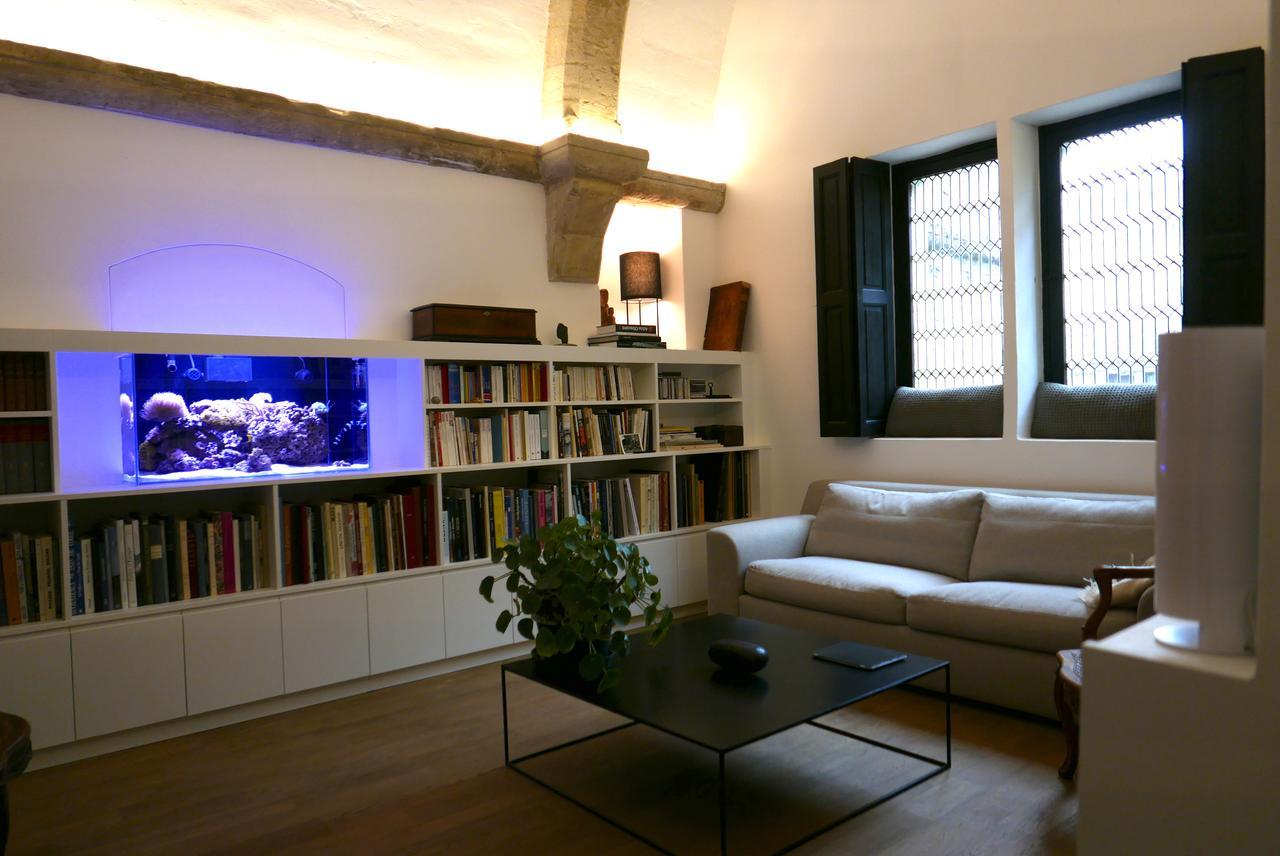 Tour Sarrazine De Montaren Bed & Breakfast Bagian luar foto