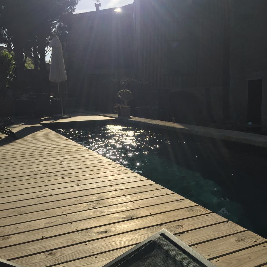 Tour Sarrazine De Montaren Bed & Breakfast Bagian luar foto
