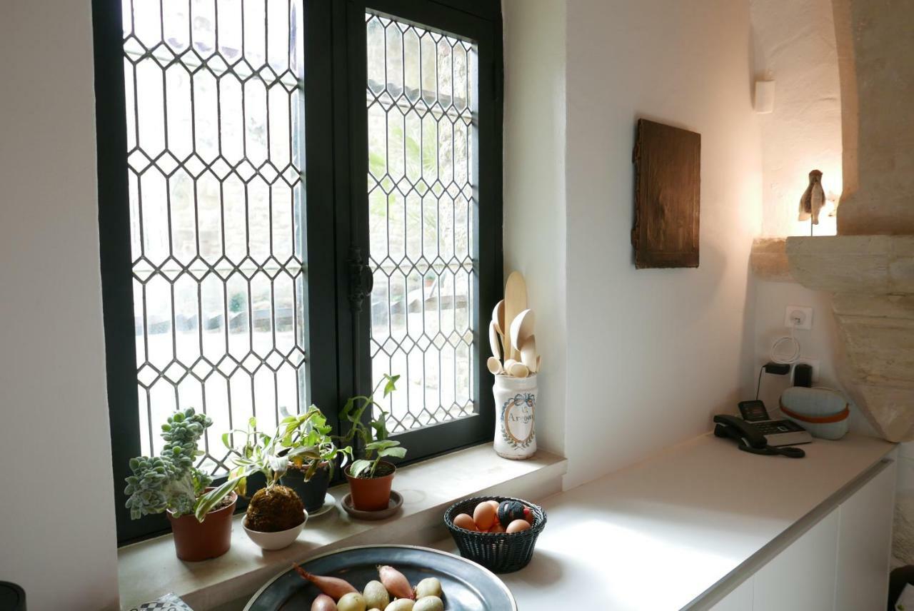 Tour Sarrazine De Montaren Bed & Breakfast Bagian luar foto