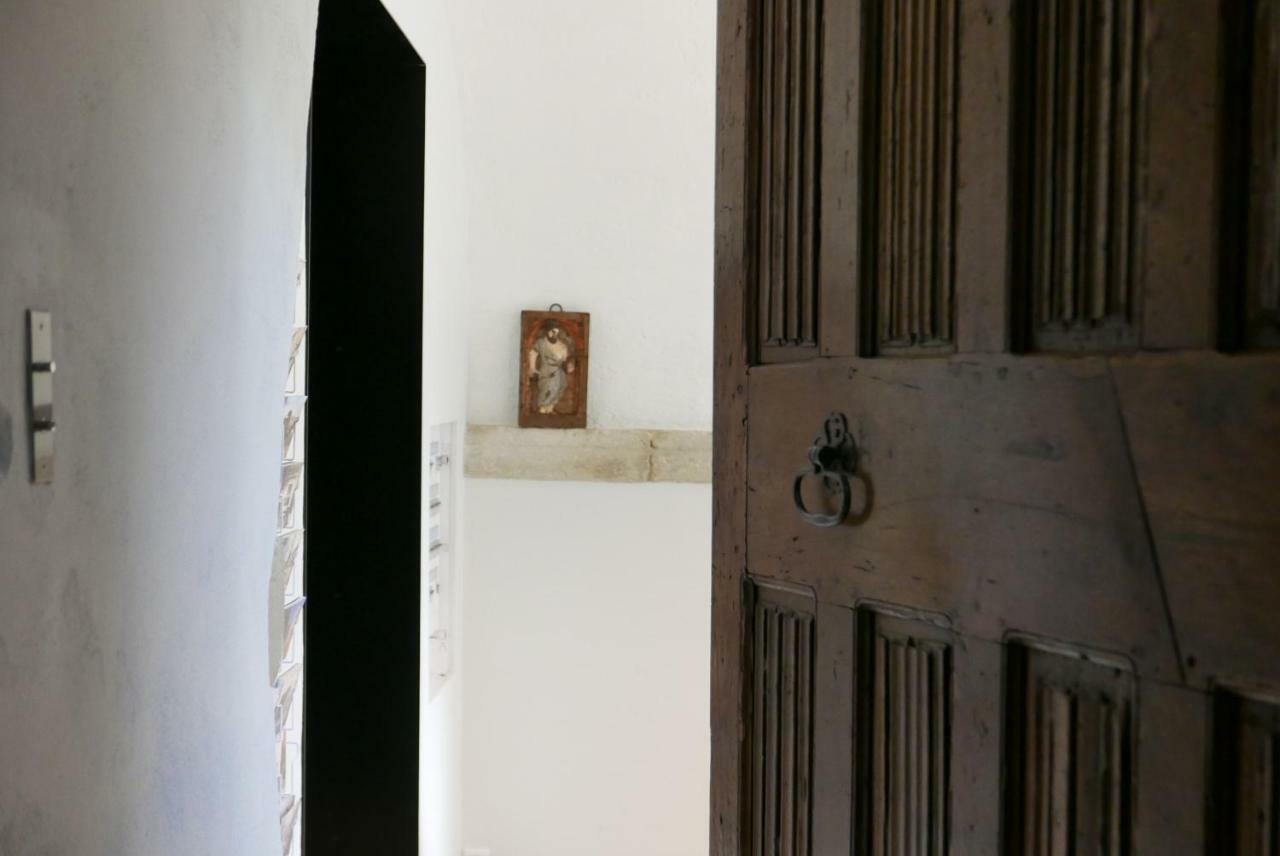 Tour Sarrazine De Montaren Bed & Breakfast Bagian luar foto