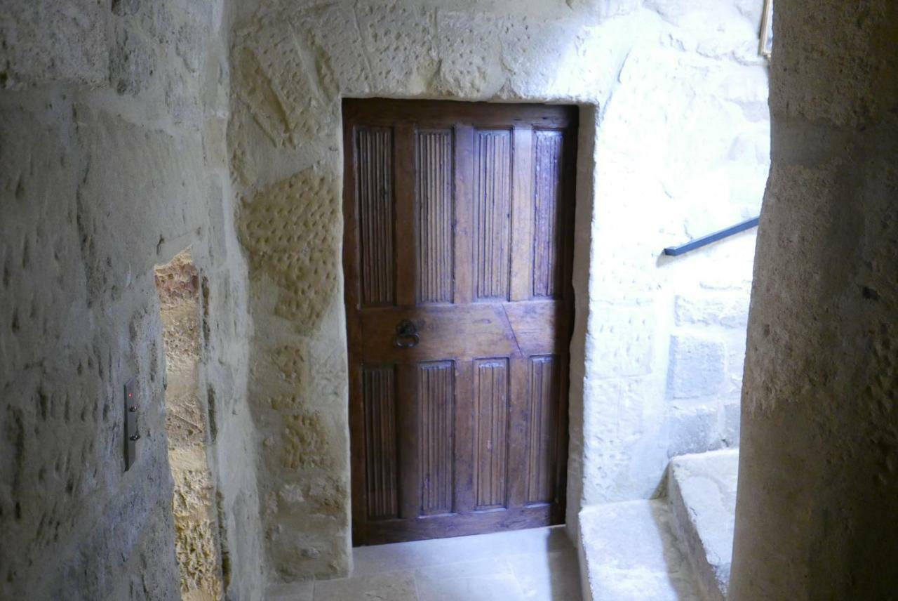 Tour Sarrazine De Montaren Bed & Breakfast Bagian luar foto